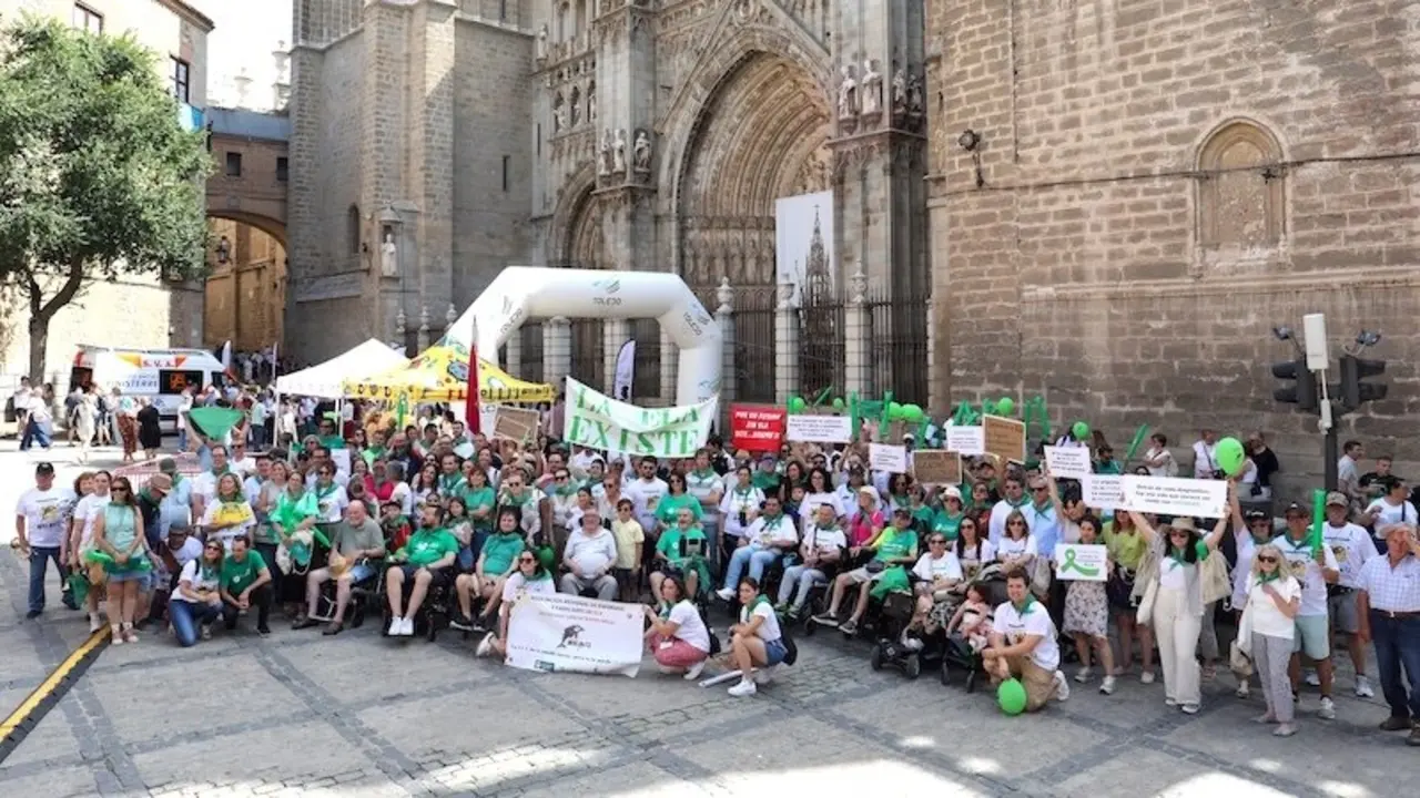 Medio millar de personas participan en la Marcha Solidaria contra la ELA en Toledo