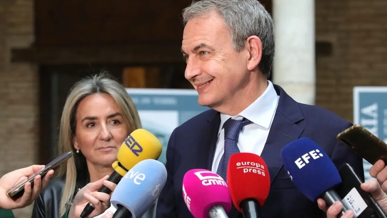 El expresidente del Gobierno, José Luis Rodríguez Zapatero, junto a la delegada del Gobierno en Castilla-La Mancha, Milagros Tolón, en una imagen de archivo