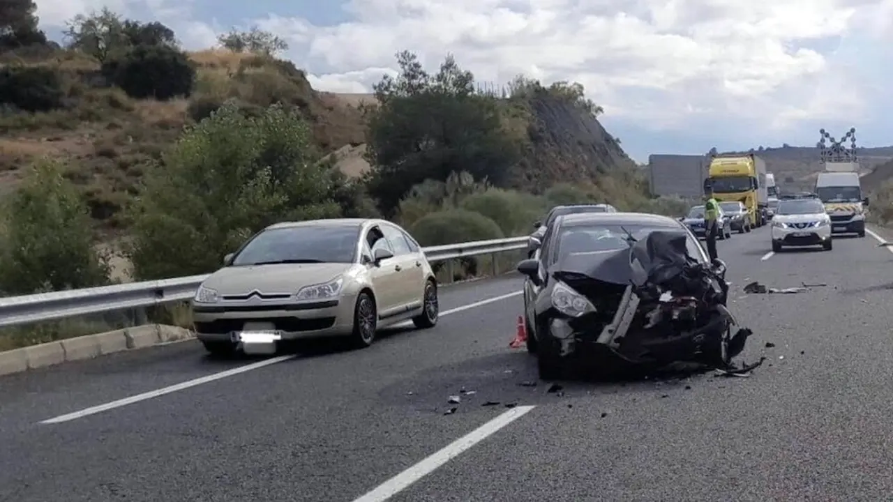 Cuatro vehículos implicados en una colisión múltiple en la A-3 en Minglanilla (Cuenca)
