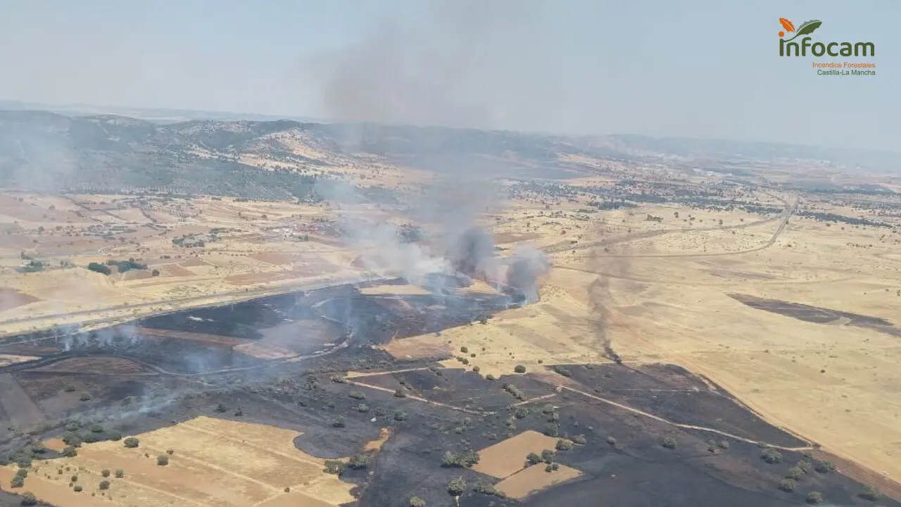Declarado de nivel 1 un incendio en Brazatortas (Ciudad Real), que ha obligado a suspender la circulación del AVE Madrid-Andalucía