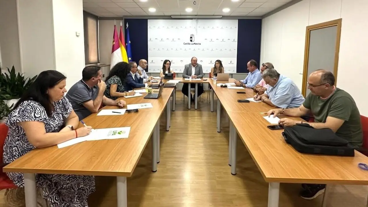 Gobierno regional, OPAS y Cooperativas Agro-alimentarias crean un grupo de trabajo para trasladar un documento de posicionamiento común contra el recorte de la PAC