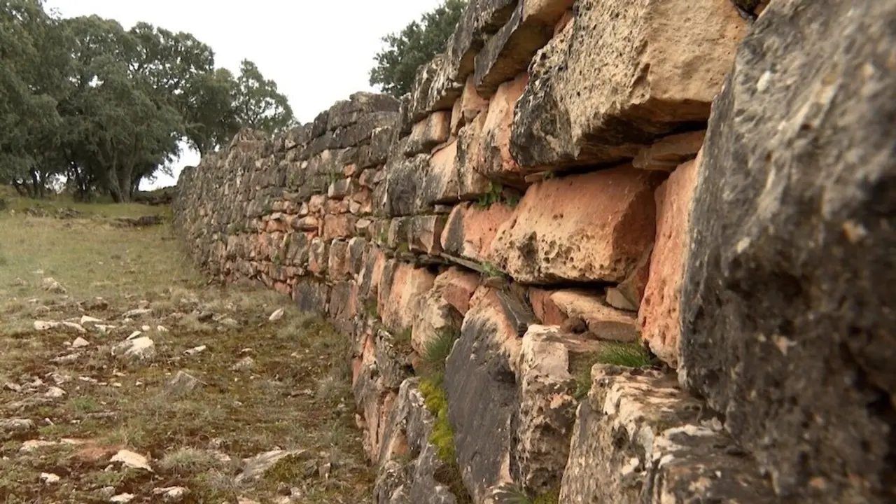 Senderismo y cicloturismo se dan la mano en el castro celtíbero de Castilviejo