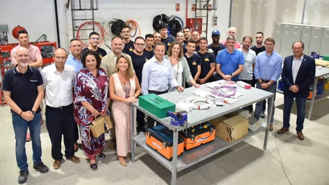 La consejera de Economía, Empresas y Empleo, Patricia Franco, ha visitado la empresa de formación Bueno Arenas en Albacete