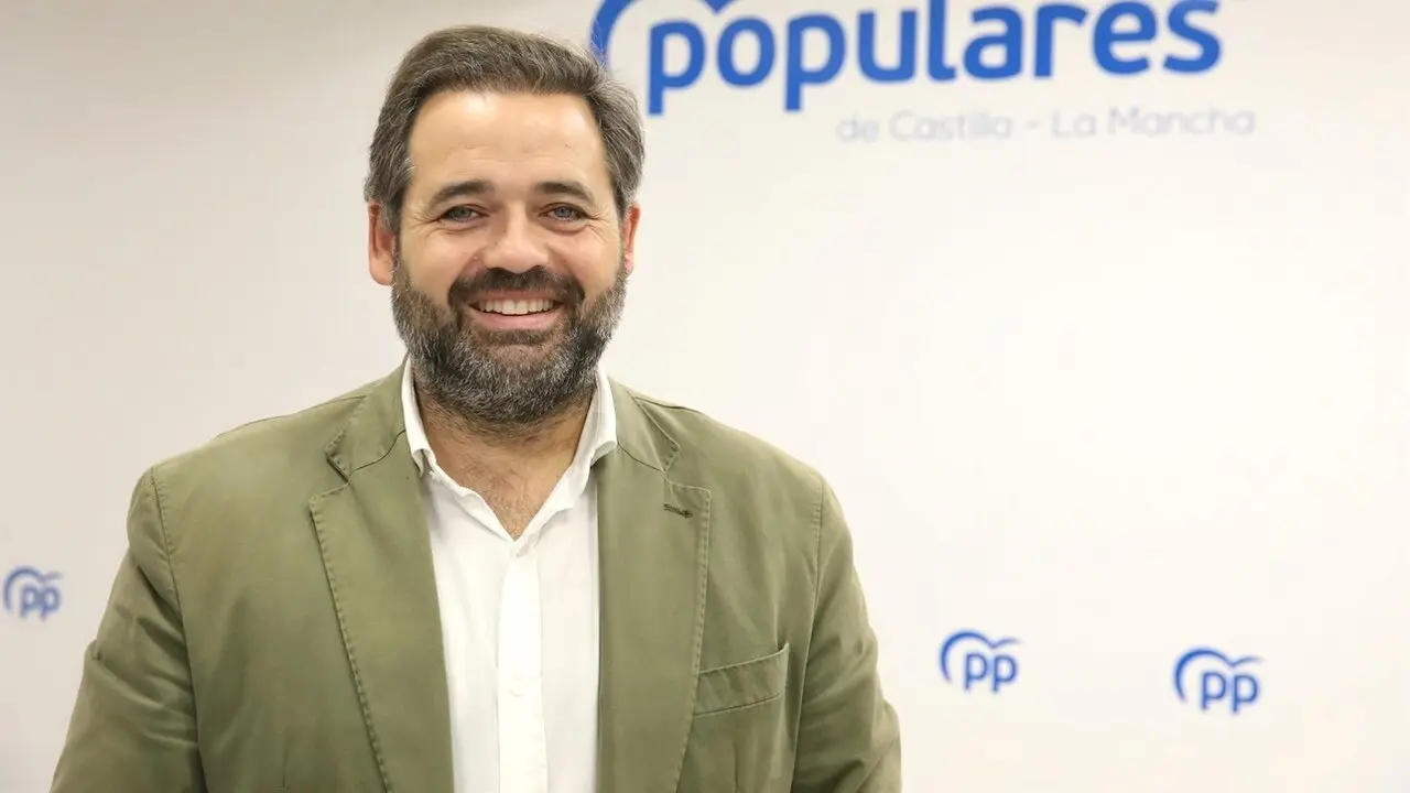 El presidente del PP de Castilla-La Mancha, Paco Núñez, posa en un momento de la entrevista - EP/Juanma Jiménez