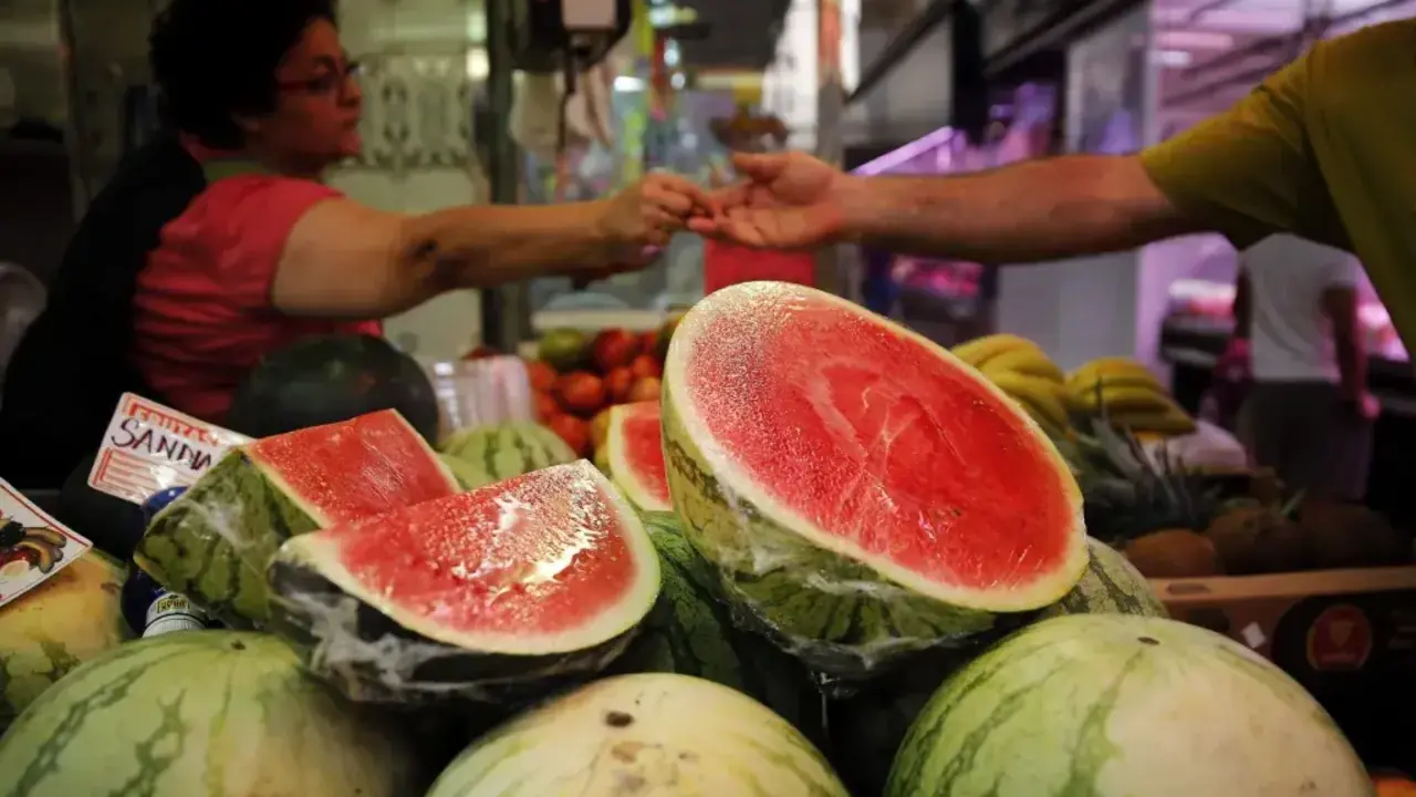 La campaña de melón y sandía afronta su fase central con caída de precios superior al 17%