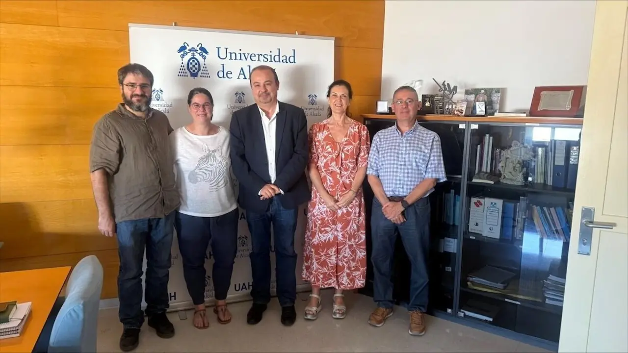 La Junta y la UAH abordan los nuevos proyectos conjuntos en materia de memoria democrática