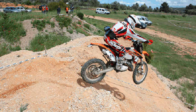 Muere un motorista tras sufrir una caída en un circuito de 'motocross'