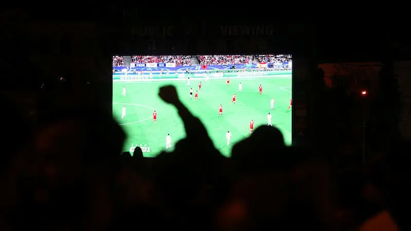 Muere un aficionado del Madrid en plena final contra el Liverpool de Champions