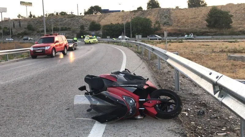 Muere un joven de 26 años y otro de 32 resulta herido tras un accidente de moto en la A-3