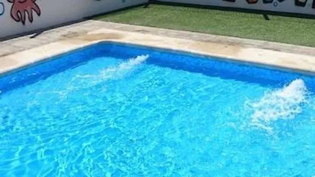 Muere una menor en una piscina particular e investigan el trágico suceso