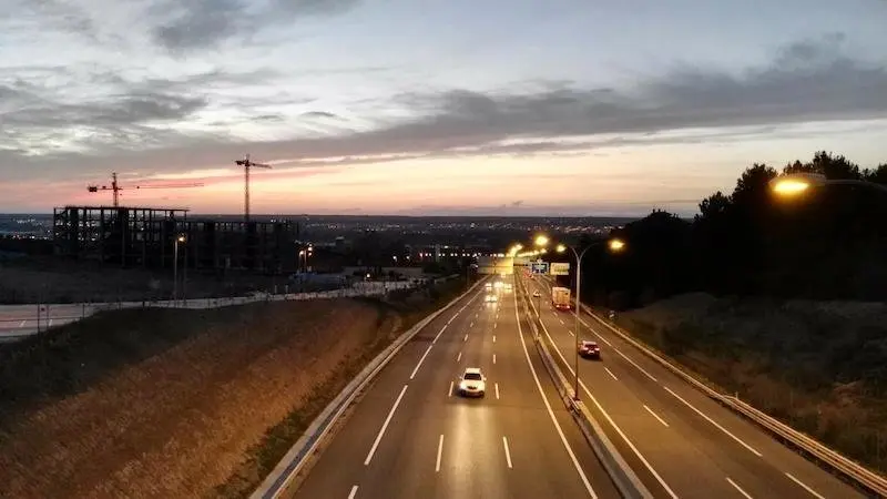 La autovía A-2 estrena la nueva iluminación entre Guadalajara y el límite con Madrid - Fotografía: La Crónica de Guadalajara