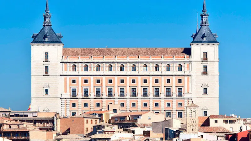 En la imagen de archivo el Alcázar de Toledo que alberga el Museo del Ejército y la Biblioteca de Castilla-La Mancha - TURISMO CLM