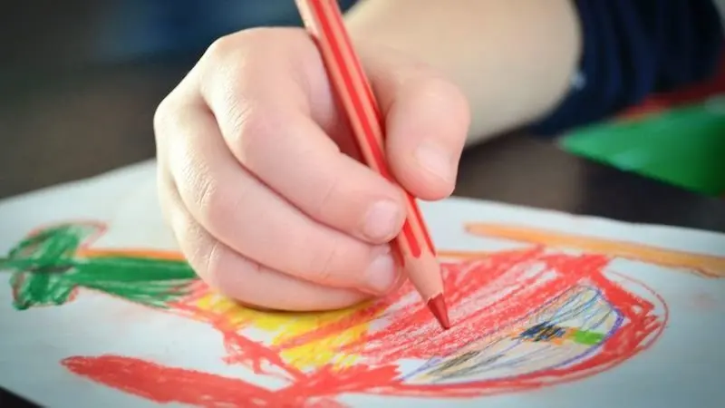 "Esta niña tiene el cerebro cascado": Denuncian a las profesoras de su hija con autismo