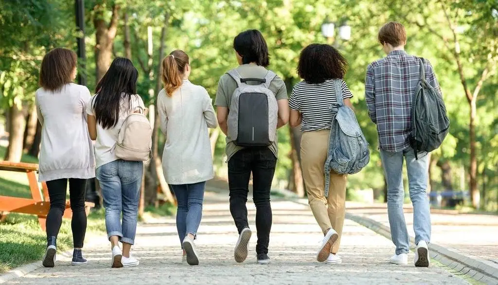 Junta reconoce el mérito y la excelencia académica de estudiantes de Grado con 40 becas