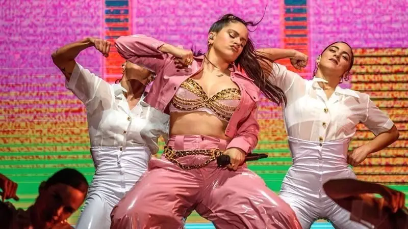 Rosalía anuncia tema con Ozuna y actuará en los Video Music Awards 2019