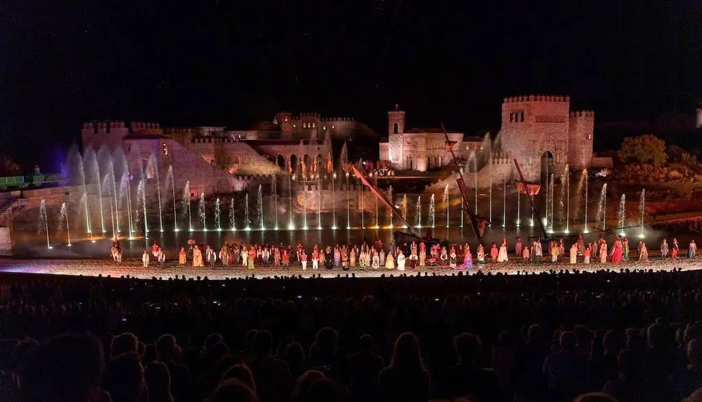 El parque temático de Puy du Fou abre sus puertas en España con un espectáculo que invita a soñar