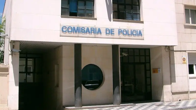 En la imagen de achico la Comisaría del Cuerpo Nacional de Policía en la ciudad de Cuenca