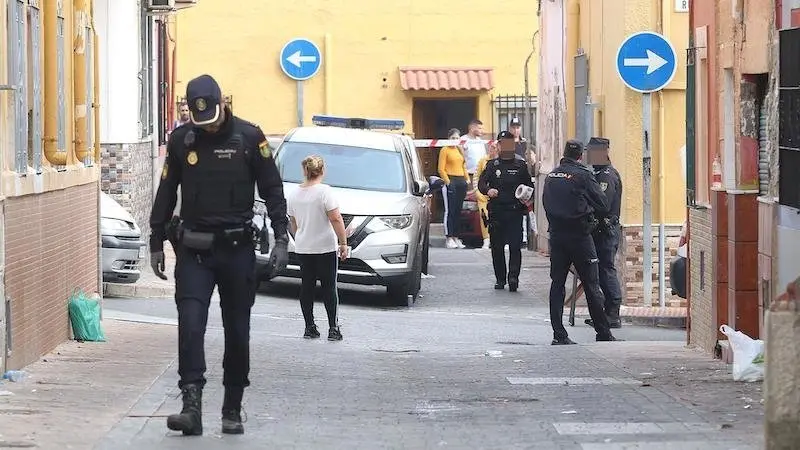 Muere un hombre en un tiroteo en plena calle y la Policía detiene a dos personas