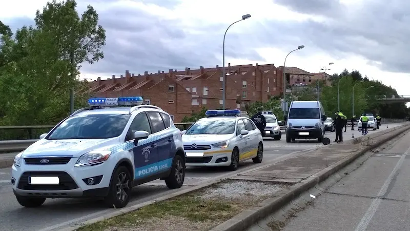 Policía Local de Cuenca pone 10 multas en el puente por incumplir confinamiento