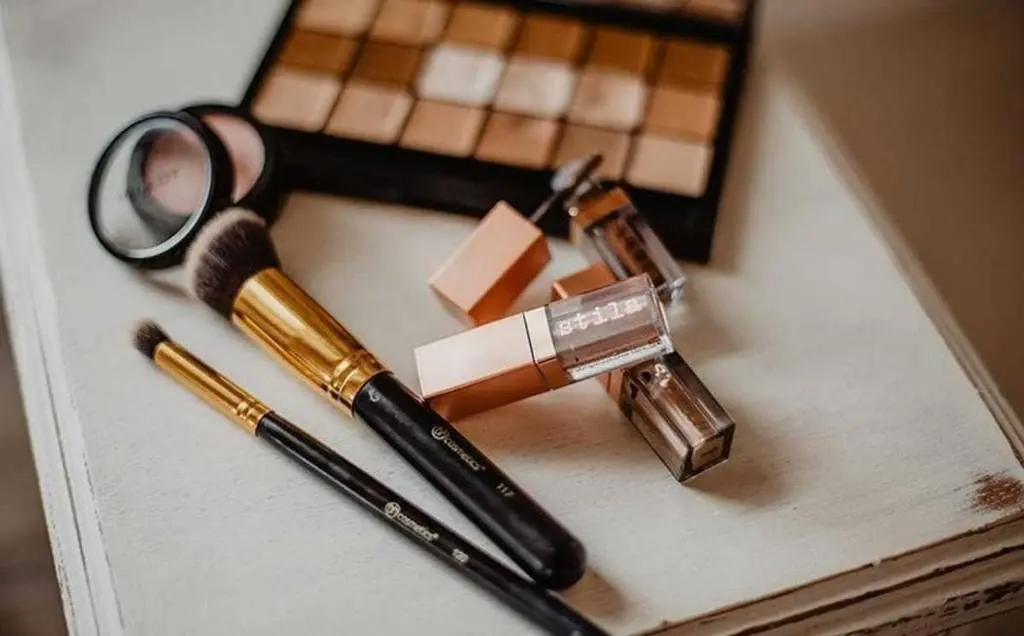 5 cosméticos qué dominan las redes sociales y cómo conseguirlos a descuento
