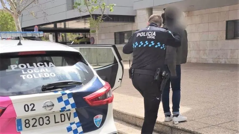 Detenida herir con una copa a su pareja por hacer una fiesta con amigos en su casa, Policía Local