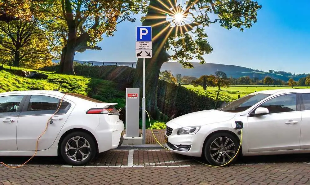 El avance de los coches y sus emisiones - Fuente: Pixabay.com, coches eléctricos, vehículo eléctrico