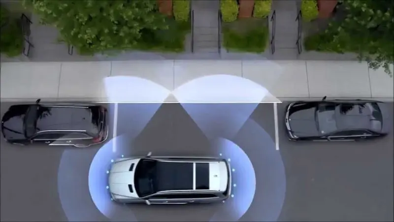 Cómo funciona un Parktronic: Así te ayudará a proteger tu coche aparcando
