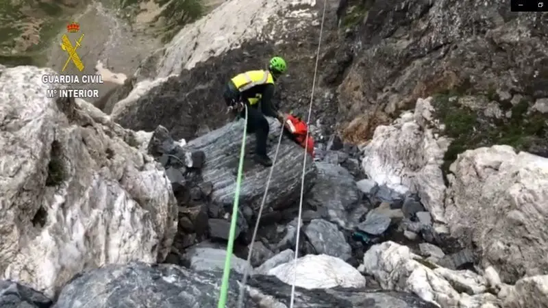 Muere un hombre tras precipitarse al vacío en un paraje cuando practicaba escalada, rescate, montaña