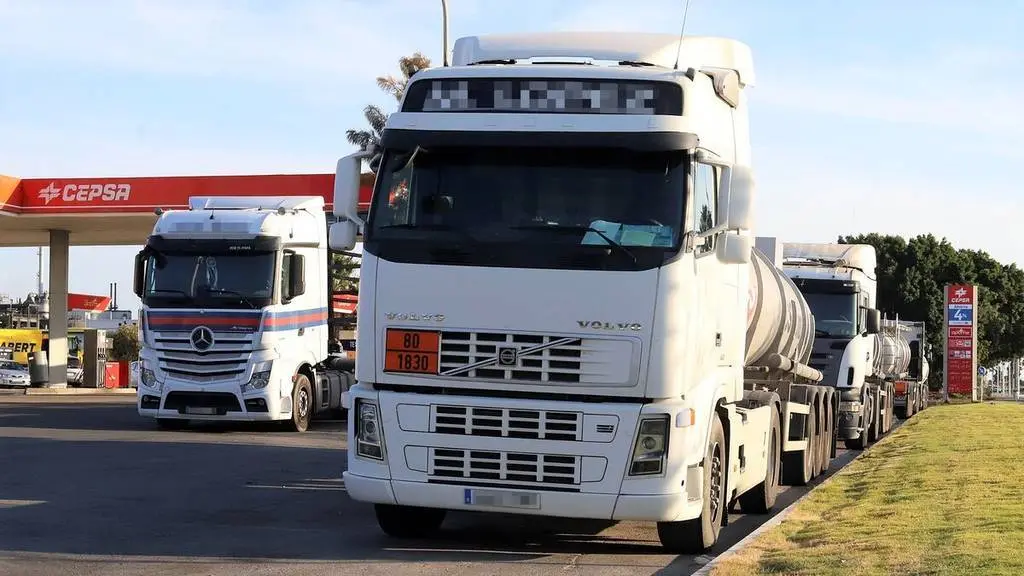 La patronal del transporte mercancías amenaza con "parar el país" e invita a sindicatos a sumar, camiones, camioneros, transportistas,