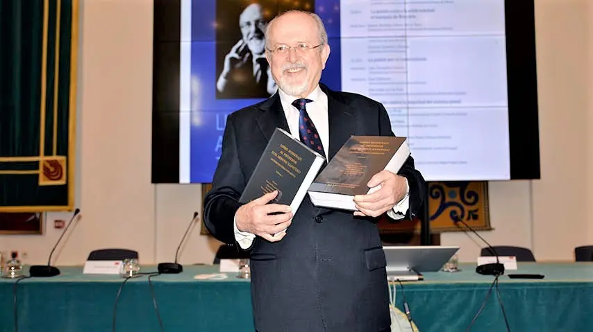 La UCLM homenajea a su rector honorario, Luis Arroyo, con motivo de su jubilación