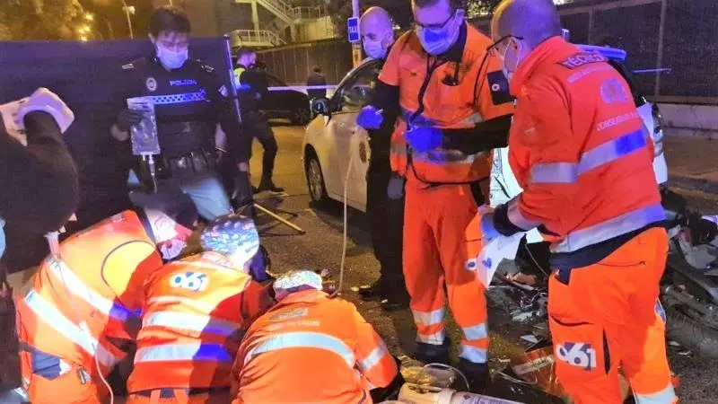 Muere un hombre de 40 años tras chocar su moto con un taxi parado en una calle, accidente de tráfico, atropello, motorista,&nbsp;