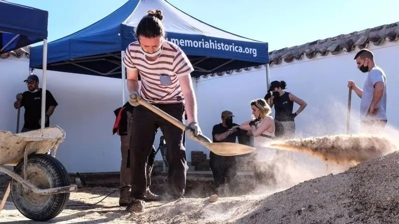 Identifican un primer cuerpo de los recuperados en las fosas comunes de Manzanares, exhumación, memoria histórica