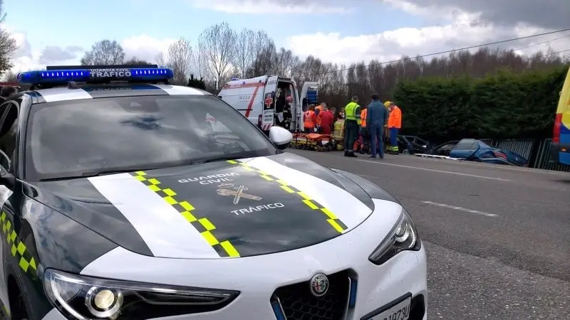 Muere un conductor de 100 años en un accidente que deja 3 heridos, uno grave, accidente de tráfico, choque, colisión, atropello, kamikaze, salida de vía, volcar, volcado, cuneta, cadáver, Guardia Civil