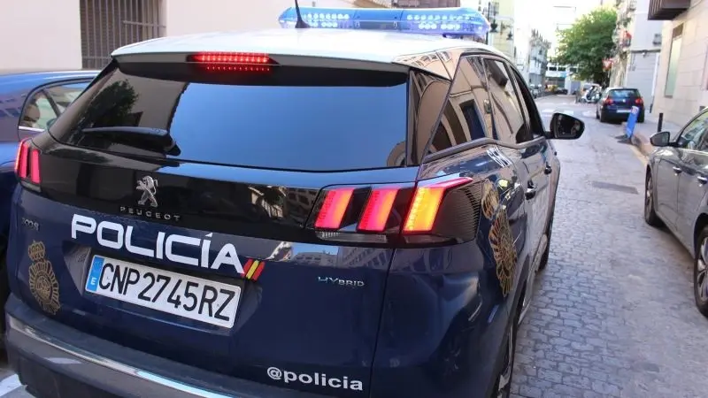 Un joven de 28 años asesina a su madre en su vivienda y después se quita la vida, patrulla, policía, asesinato, cadáver, policía nacional, crimen, tiroteo, reyerta, 