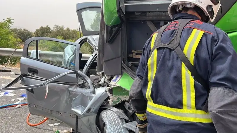 Muere una mujer y un menor está grave tras una colisión frontal con un autobús, accidente de tráfico, choque,&nbsp;