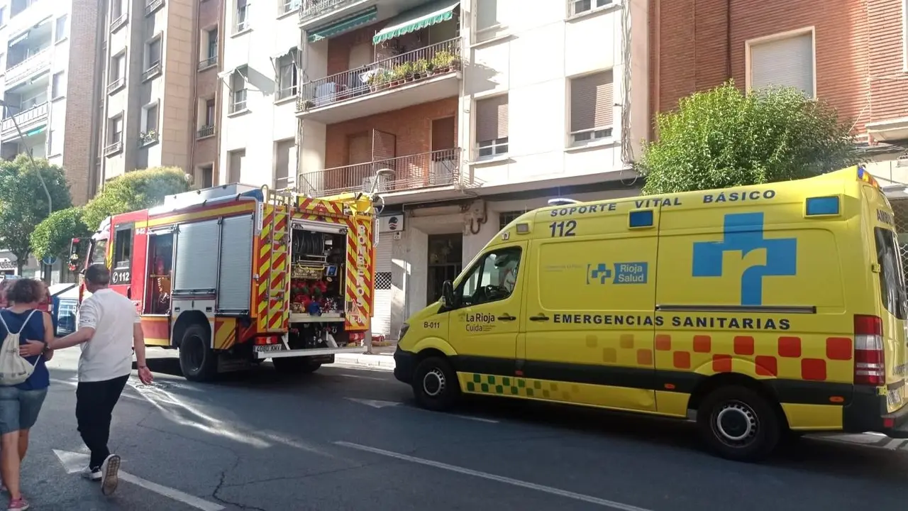 Muere un hombre tras registrarse una explosión en su vivienda de un edificio, ambulancia, cadáver, accidente, asesinato, reyerta, incendio, bomberos, 