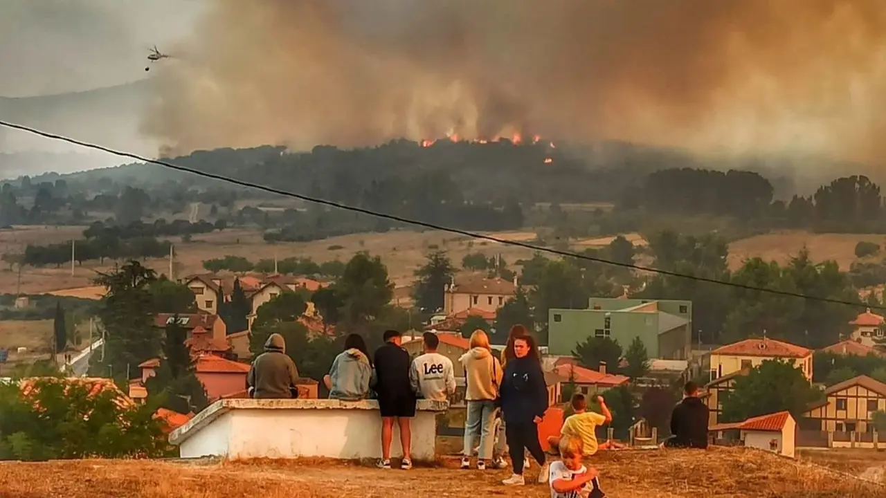 El incendio de Bejís (Castellón) no da tregua, pero logran controlar el avance