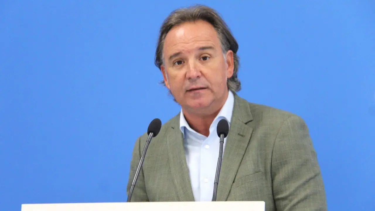 El vicesecretario de Política Territorial del PP de Castilla-La Mancha, Israel Pérez, en rueda de prensa en la sede de los 'populares' en Toledo