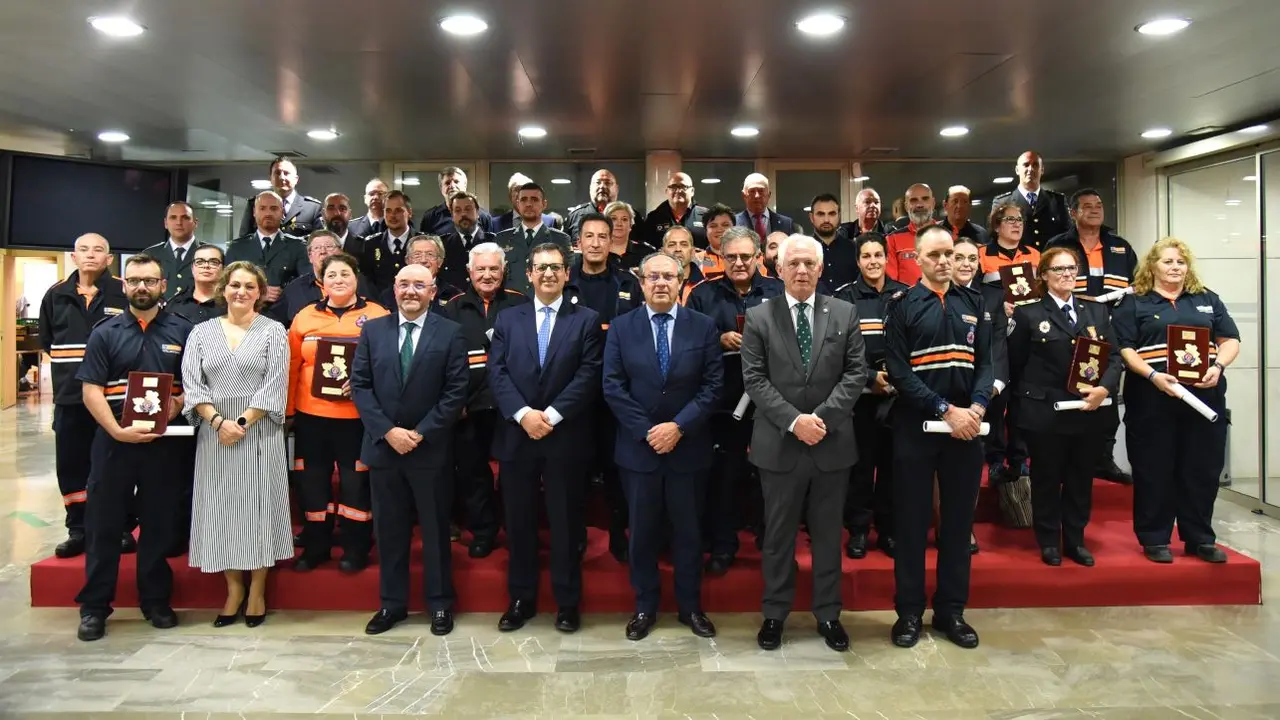 El consejero de Hacienda y Administraciones Públicas, Juan Alfonso Ruiz Molina, ha presidido el acto de entrega de las medallas y placas de Protección Civil de Castilla-La Mancha 2022