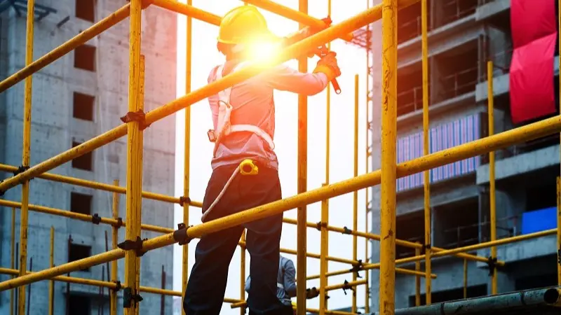 Muere un hombre tras caer desde un andamio y la Policía detiene a un trabajador, construcción, obra, trabajador, riesgos laborales, empleo, reforma, seguridad laboral, salud laboral, 