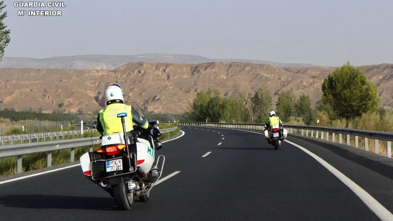 Investigado un conductor por circular 12 km en sentido contrario por la A-2, Guardia Civil de Tráfico