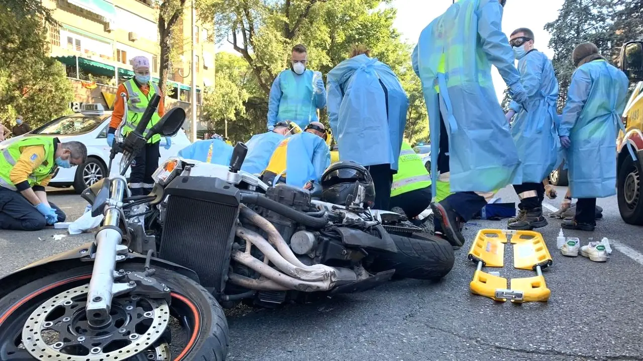 Imagen de archivo de un accidente de tráfico con una moto implicada, motorista, motocicleta,&nbsp;