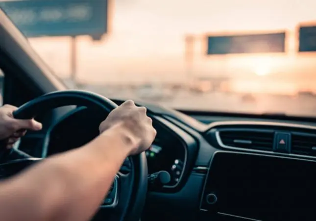 Le paran en un control y hallan muerta a su pareja: llevaba el cad&aacute;ver de copiloto, conductor, conducci&oacute;n