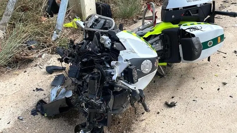 Muere un guardia civil de Tráfico al colisionar su motocicleta contra un coche - Fotografía: Las Provincias/Juan de Dios Vargas