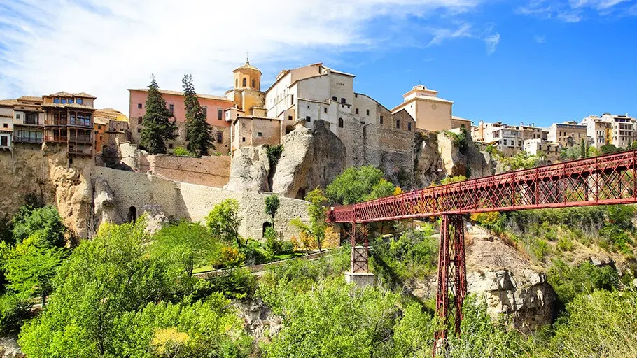 En la imagen de archivo las Casas Colgadas y el puente de San Pablo de la ciudad de Cuenca