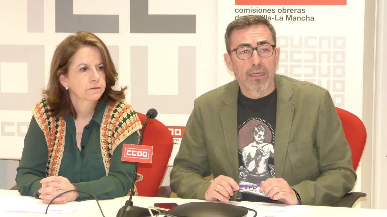 La secretaria regional de Diálogo Social, Institucional y Salud Laboral de CCOO, Raquel Payo, junto al secretario general, Paco de la Rosa - Archivo