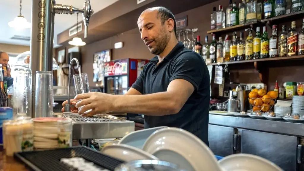 paro, EPA, desempleo, trabajador, camarero, hostelería, bar, servicios, empleo, trabajo, parados, cafetería, empleado, autónomo