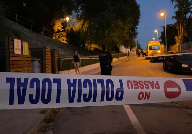 Tiroteo en una calle con al menos 2 muertos: buscan a los asesinos que han huido, policía local, asesinato, cadáver, crimen