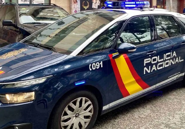 Registran el piso del asesino de un abuelo y hallan también el cadáver de su tía, Policía Nacional, patrulla, cadáver, agentes, crimen, asesinato, reyerta