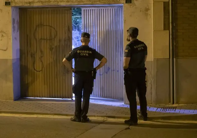 Encuentran a un hombre muerto a cuchilladas: su novio, detenido por asesinarlo, cadáver, asesinato, crimen, violencia de género, Guardia Civil, agentes, 